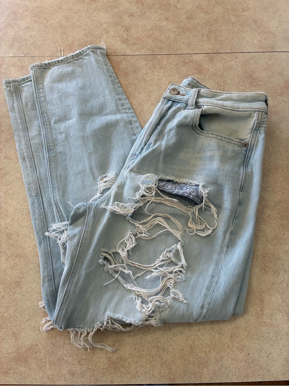 American Eagle Light Blue Distressed High Waist Jeans Size 6